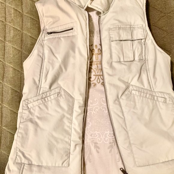 Reversible Puffer Vest w/cool artisan scroll print (Size M slim fit) - Picture 3 of 4